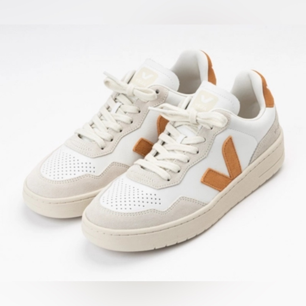 V-90 LEATHER WHITE UMBER SNEAKERS - Great like new condition Size 9